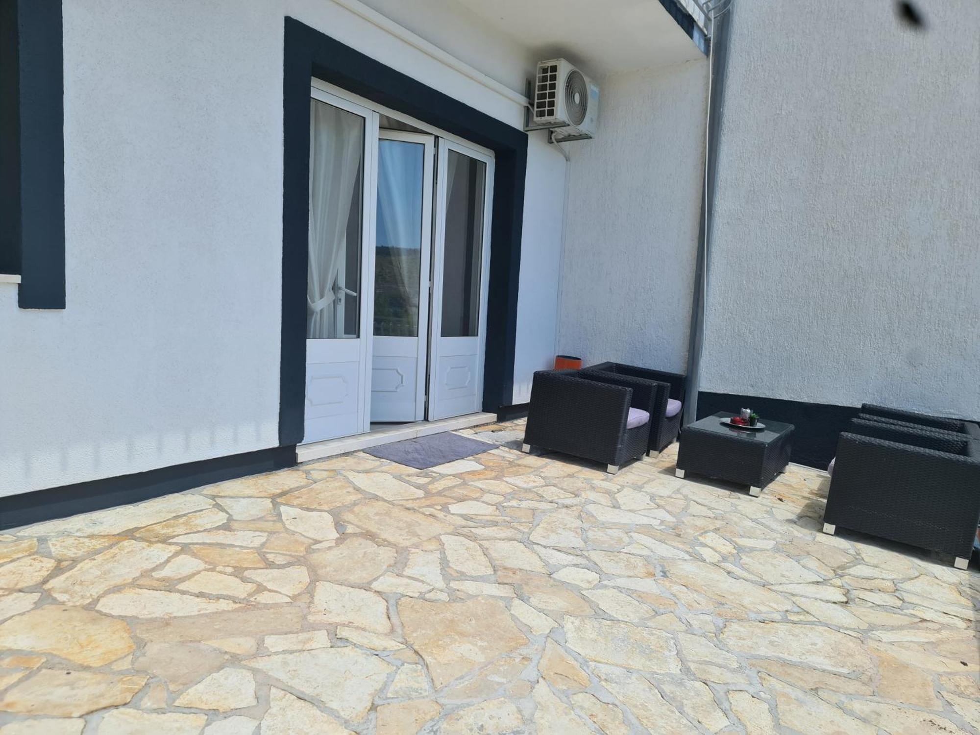 Bridge And Beach Apartments Trogir Bagian luar foto