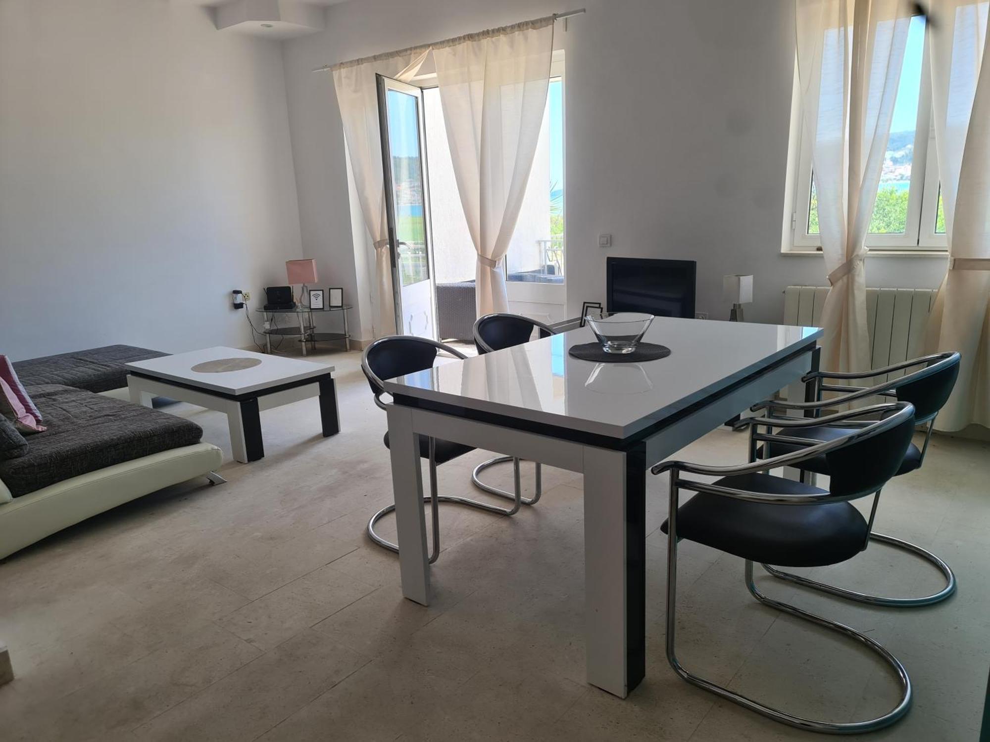 Bridge And Beach Apartments Trogir Bagian luar foto