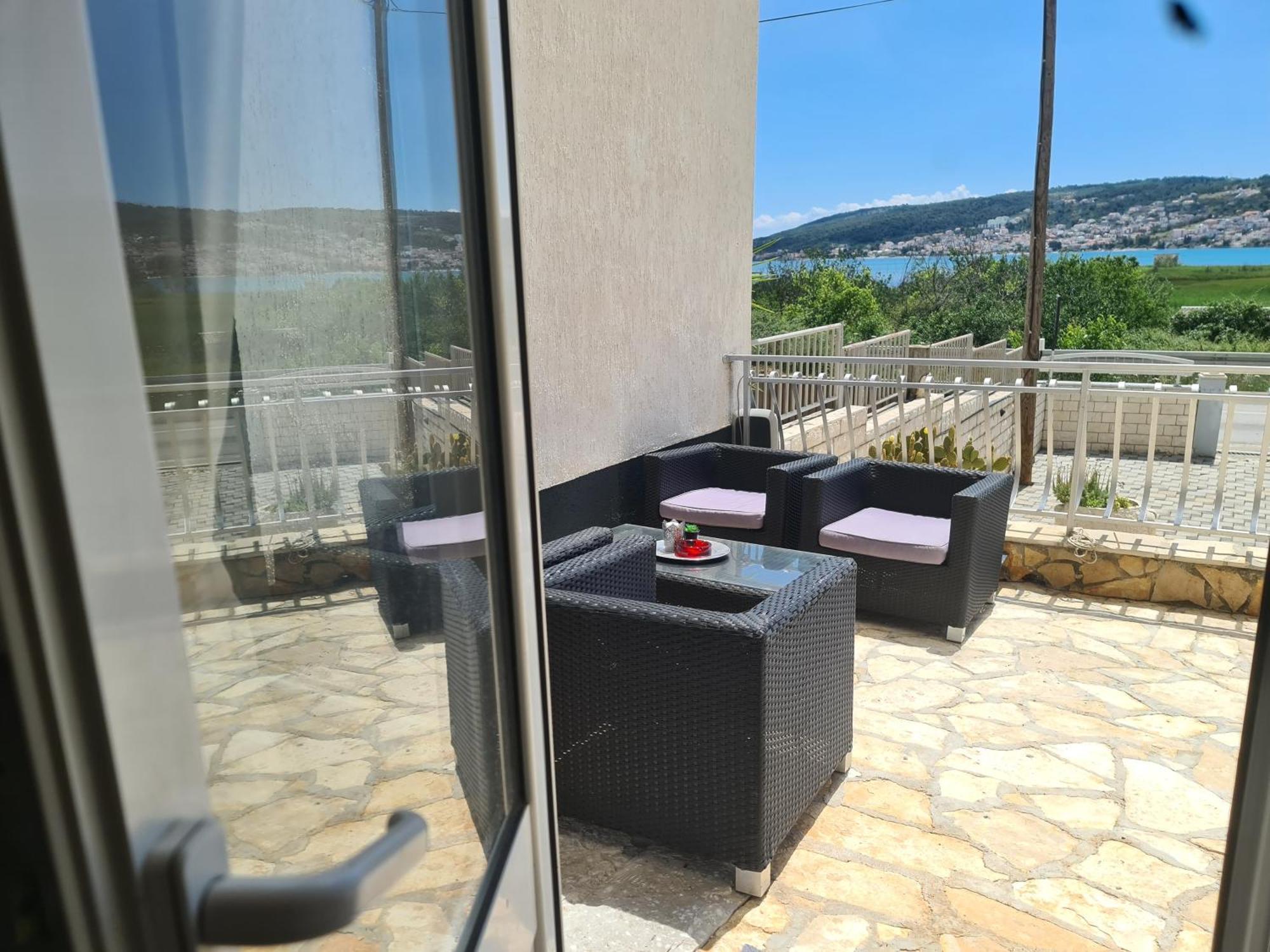 Bridge And Beach Apartments Trogir Bagian luar foto