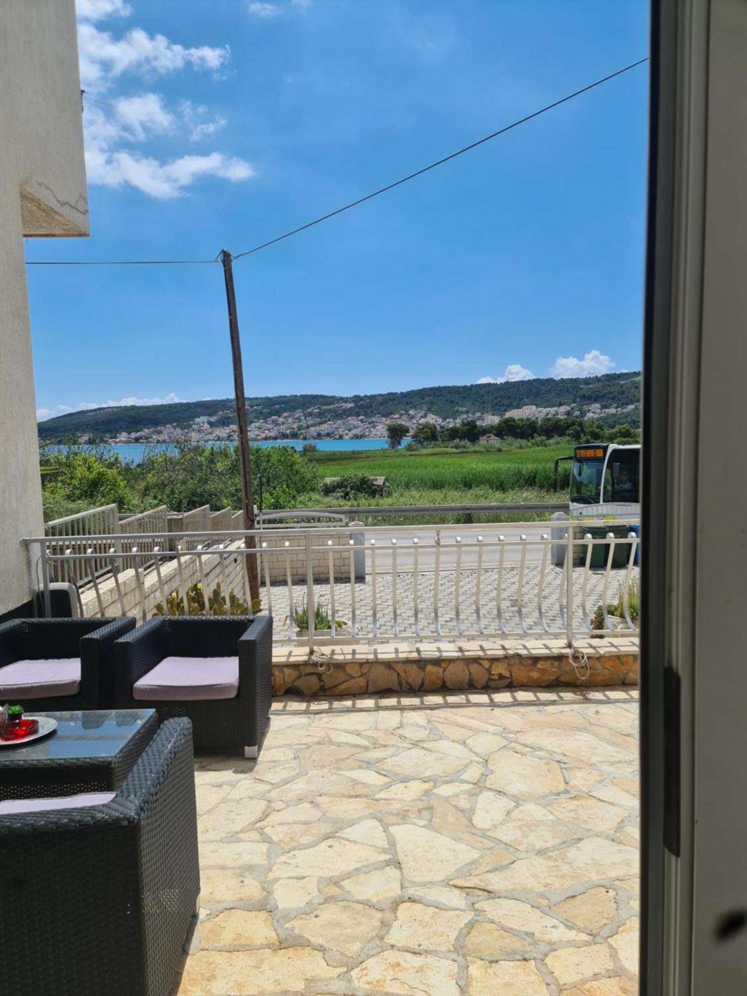 Bridge And Beach Apartments Trogir Bagian luar foto