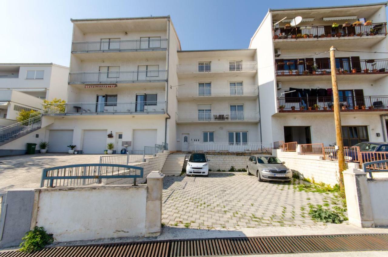 Bridge And Beach Apartments Trogir Bagian luar foto