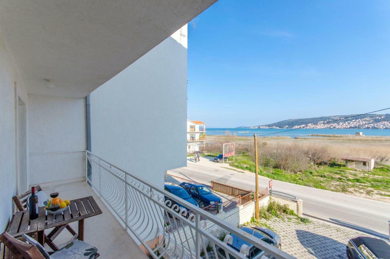 Bridge And Beach Apartments Trogir Bagian luar foto