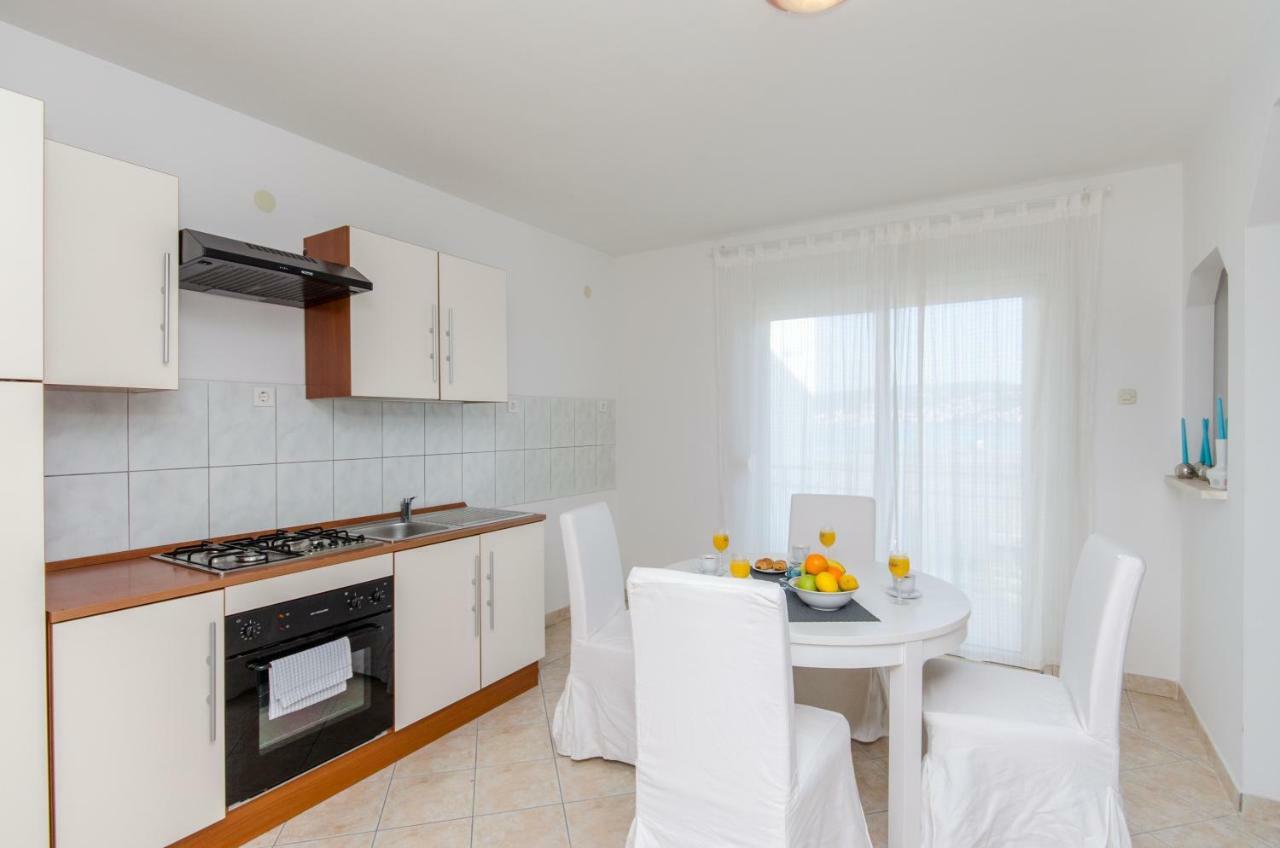 Bridge And Beach Apartments Trogir Bagian luar foto