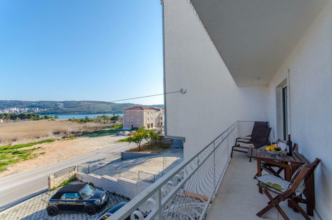 Bridge And Beach Apartments Trogir Bagian luar foto