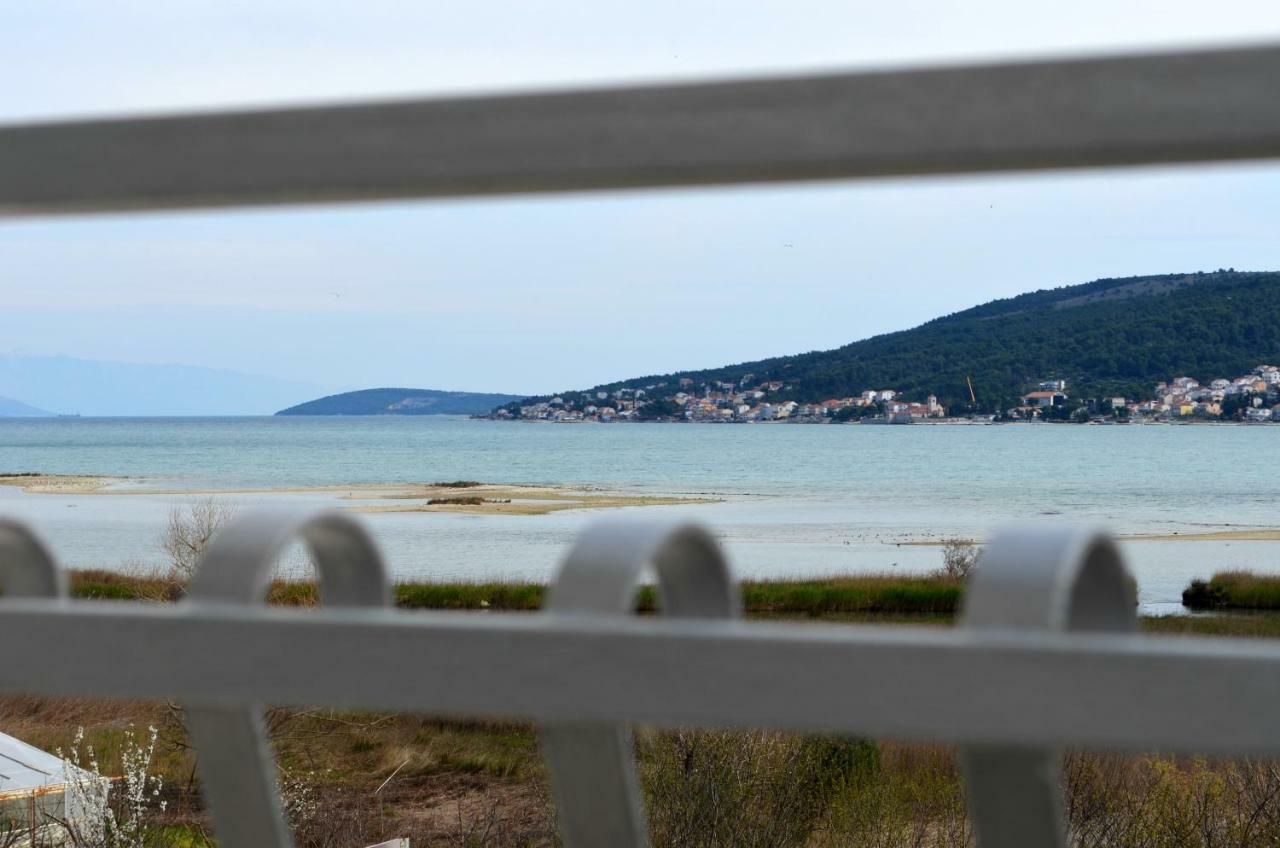Bridge And Beach Apartments Trogir Bagian luar foto