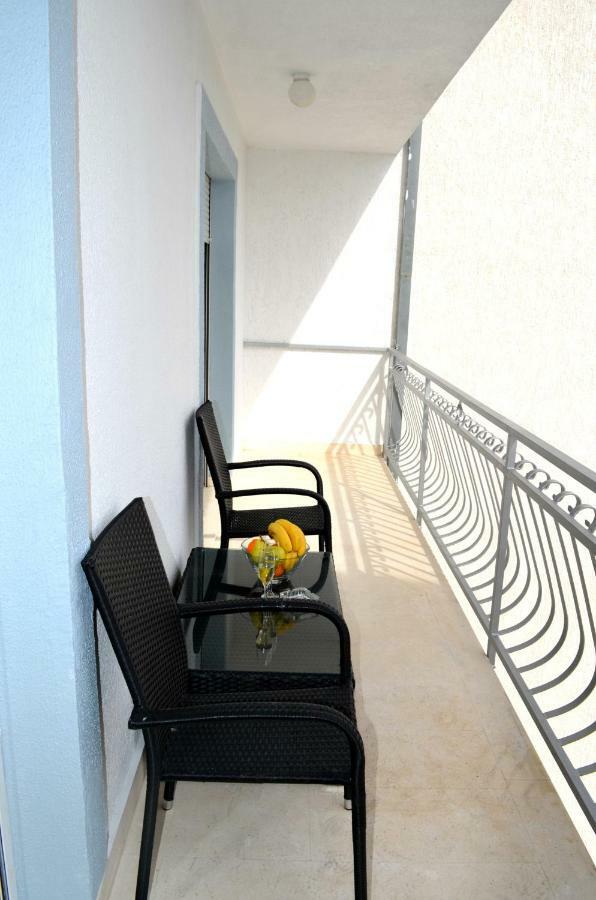 Bridge And Beach Apartments Trogir Bagian luar foto