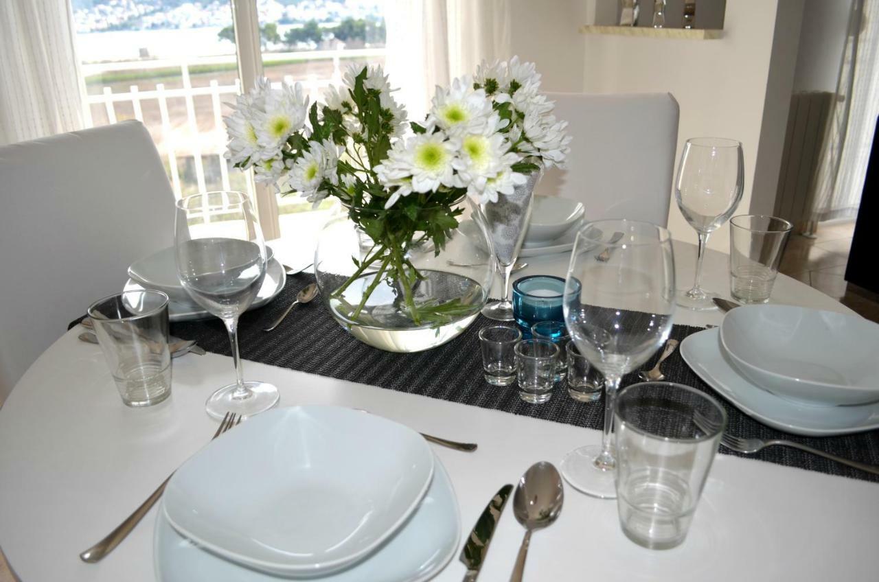 Bridge And Beach Apartments Trogir Bagian luar foto