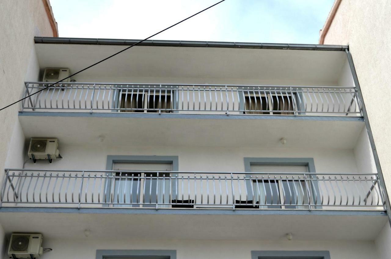 Bridge And Beach Apartments Trogir Bagian luar foto
