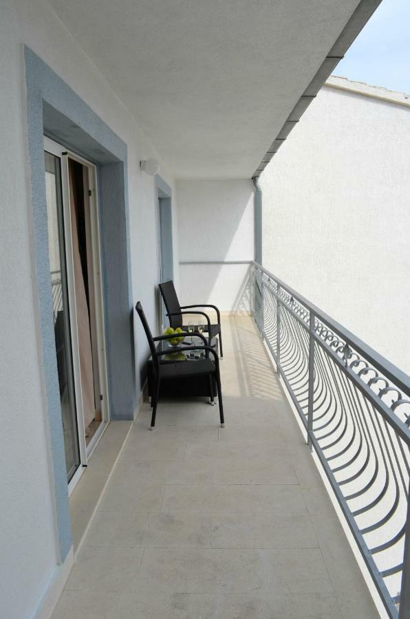 Bridge And Beach Apartments Trogir Bagian luar foto