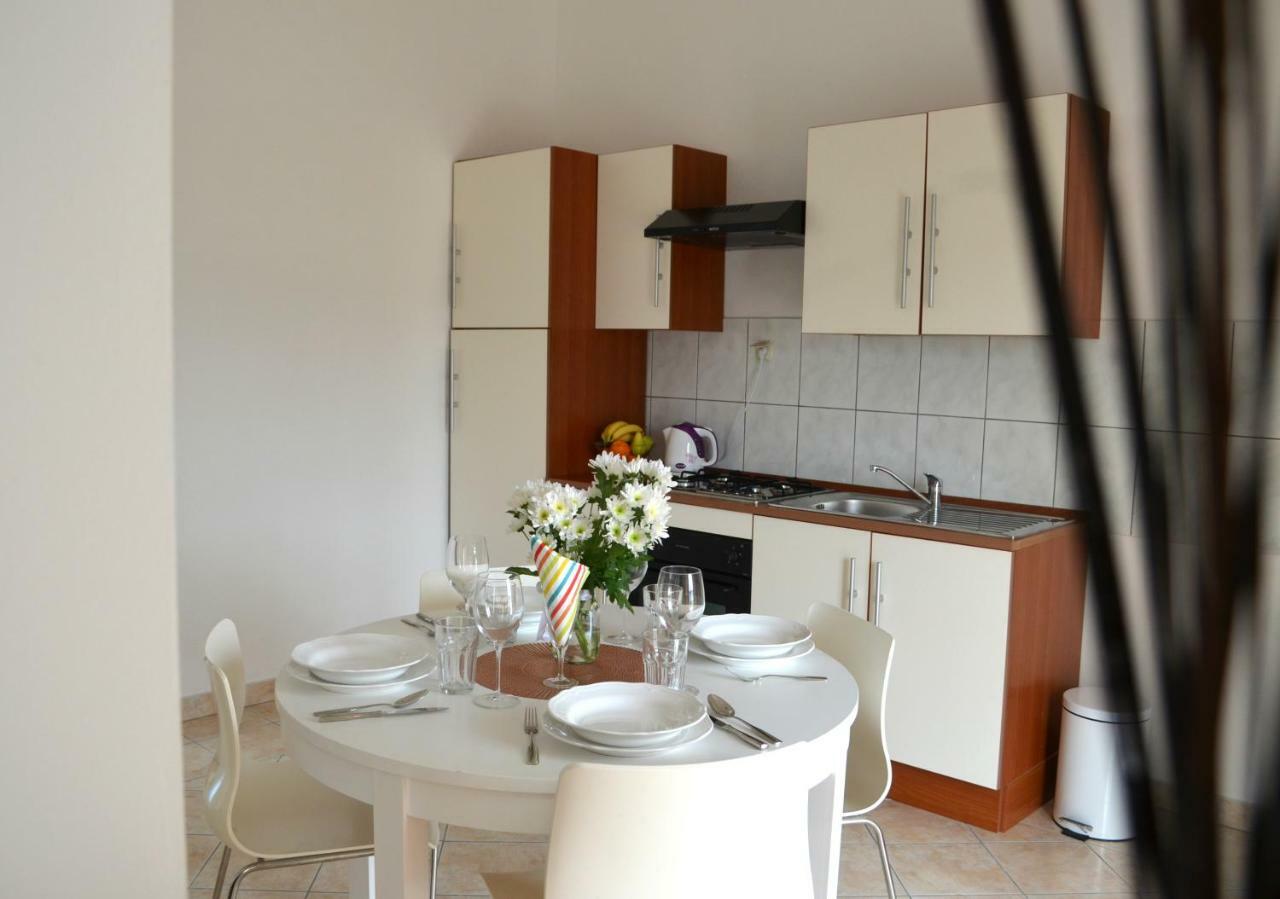 Bridge And Beach Apartments Trogir Bagian luar foto